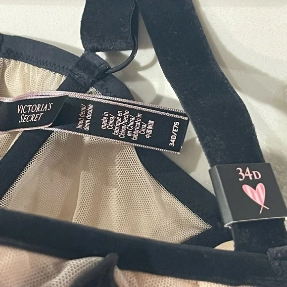 NWT Victoria’s Secret Velvet Long Line Balconette Bra - 34D
